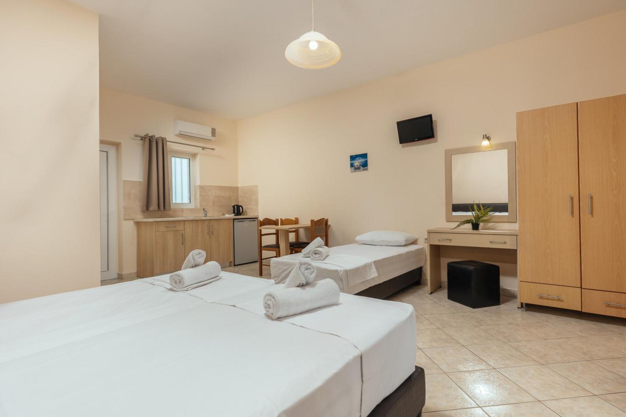 Yakinthos Hotel 라가나스 외부 사진