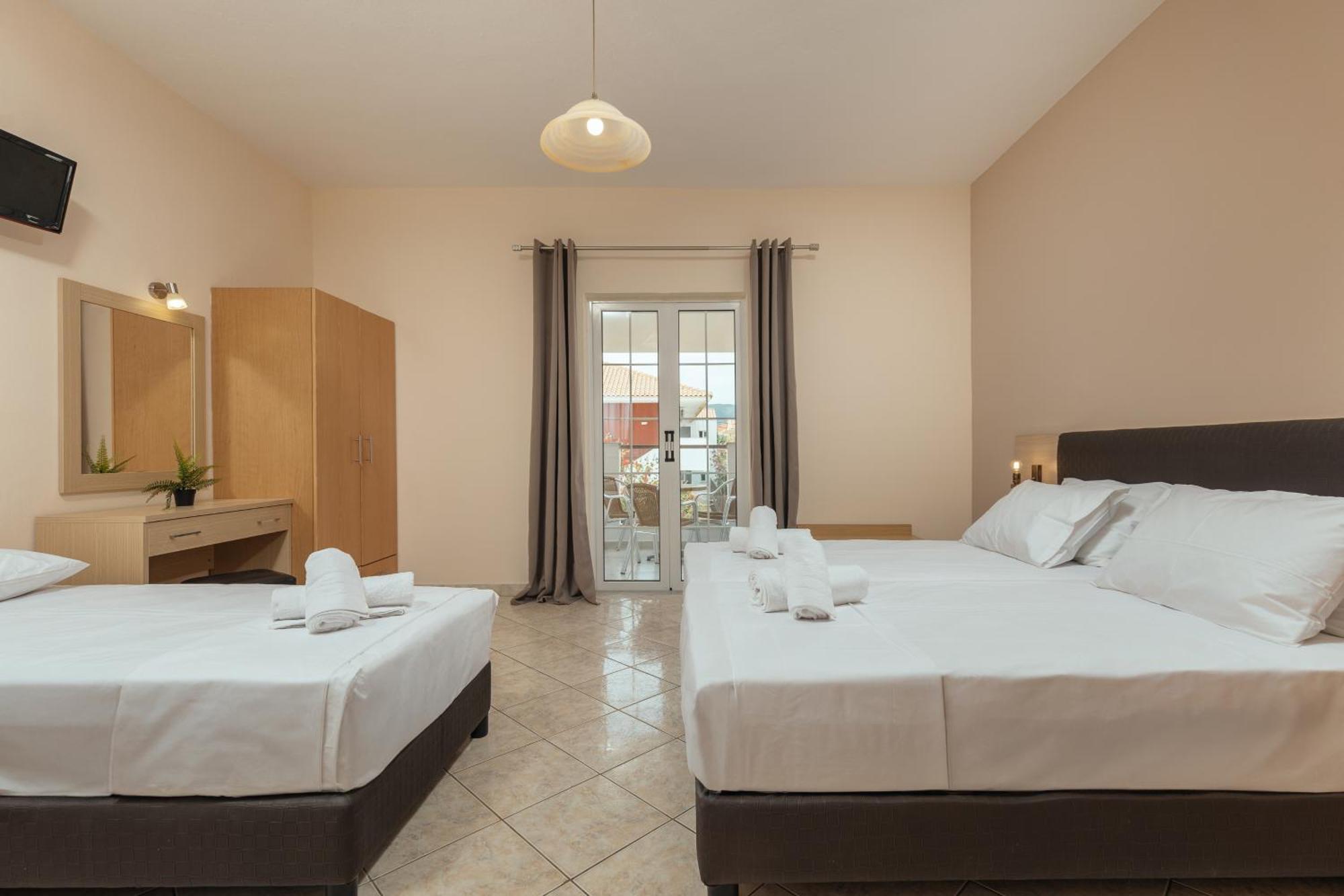 Yakinthos Hotel 라가나스 외부 사진