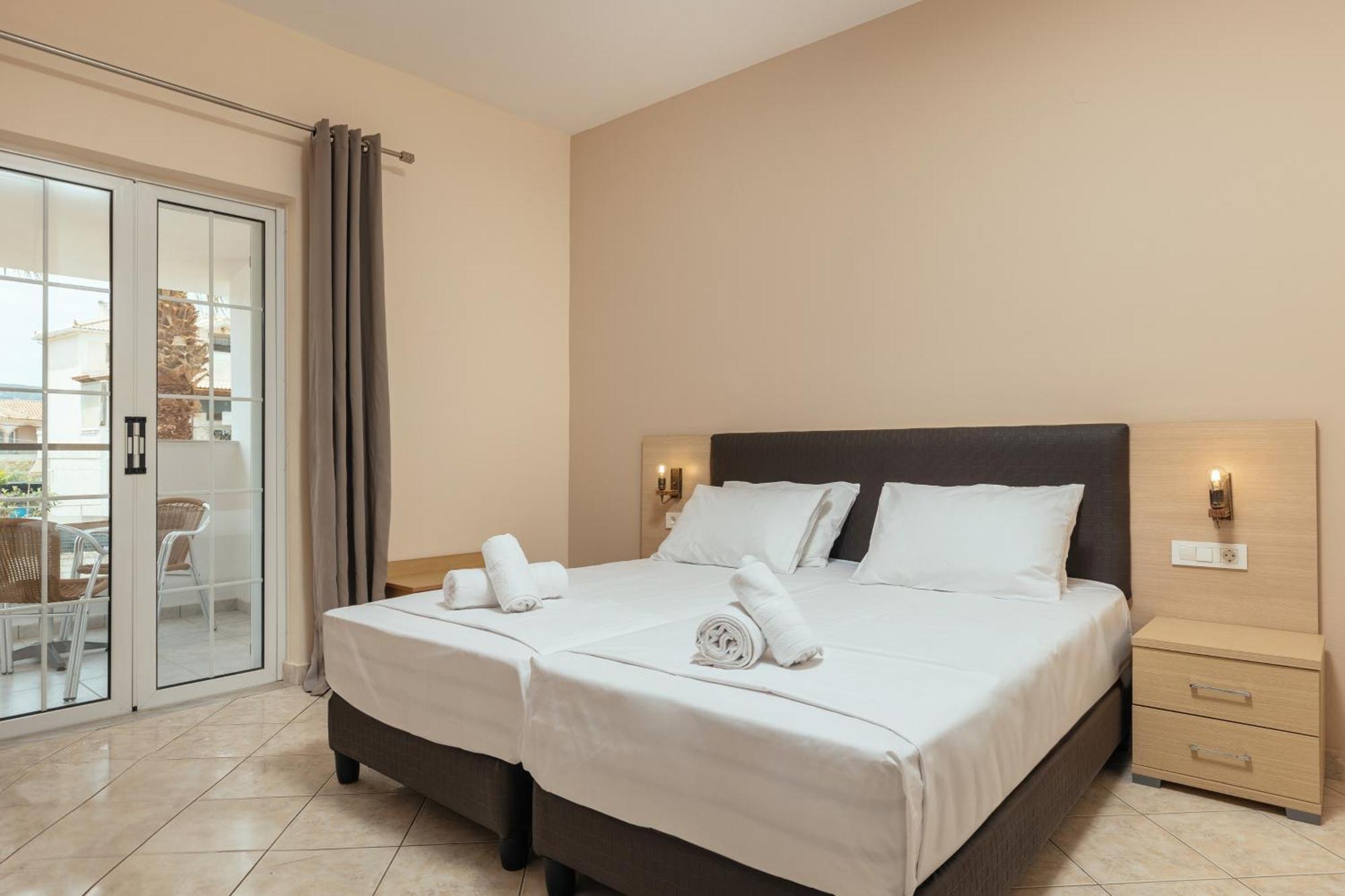 Yakinthos Hotel 라가나스 외부 사진