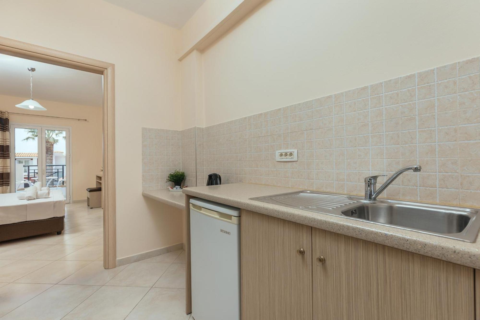 Yakinthos Hotel 라가나스 외부 사진