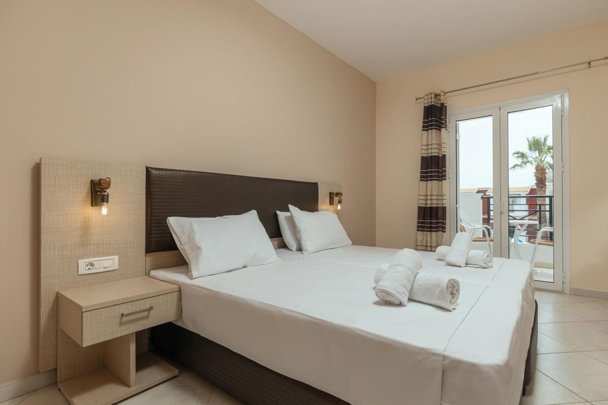 Yakinthos Hotel 라가나스 외부 사진