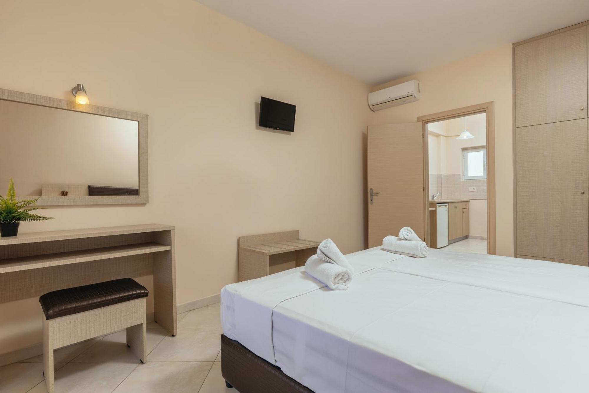 Yakinthos Hotel 라가나스 외부 사진
