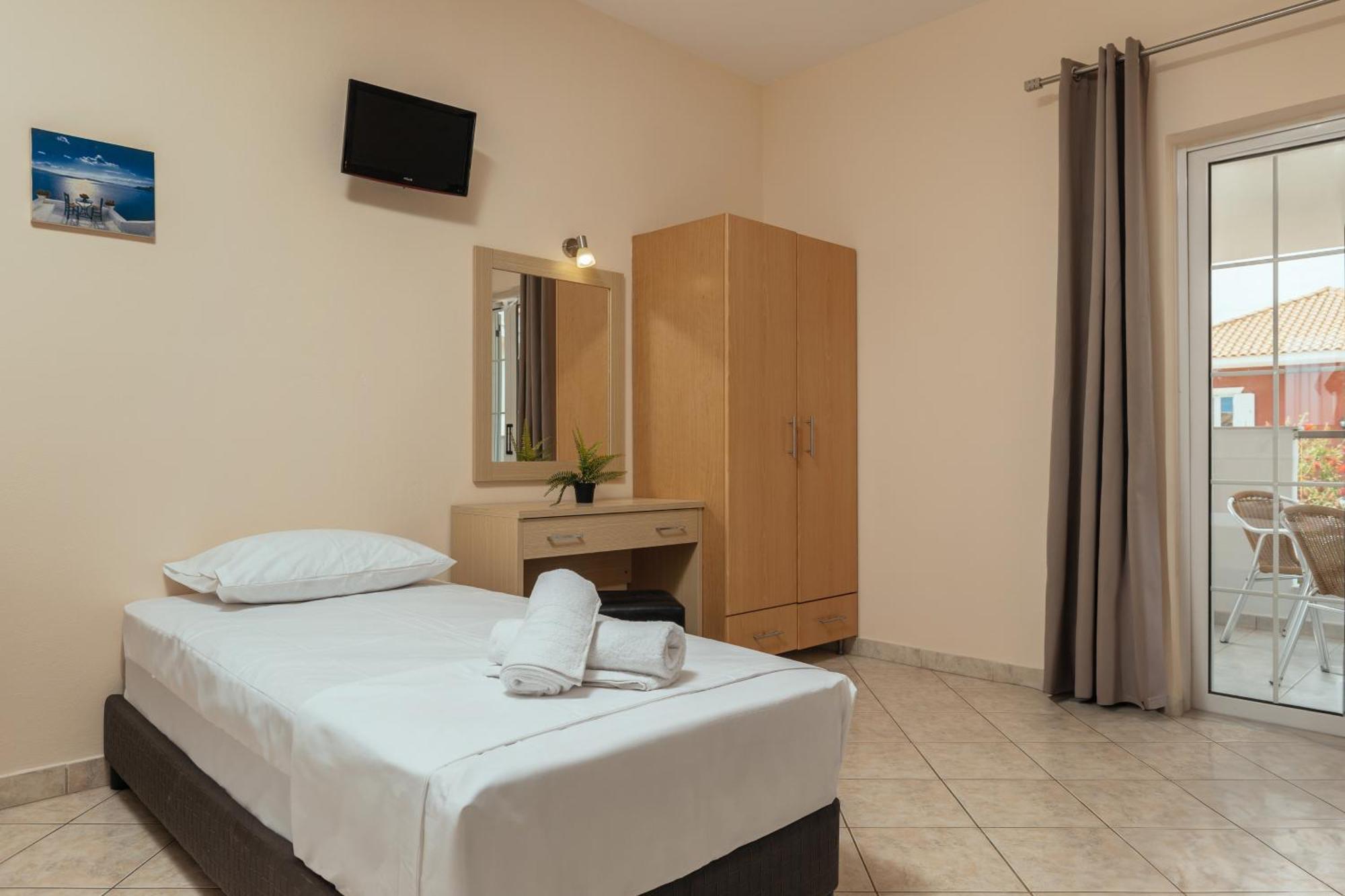 Yakinthos Hotel 라가나스 외부 사진