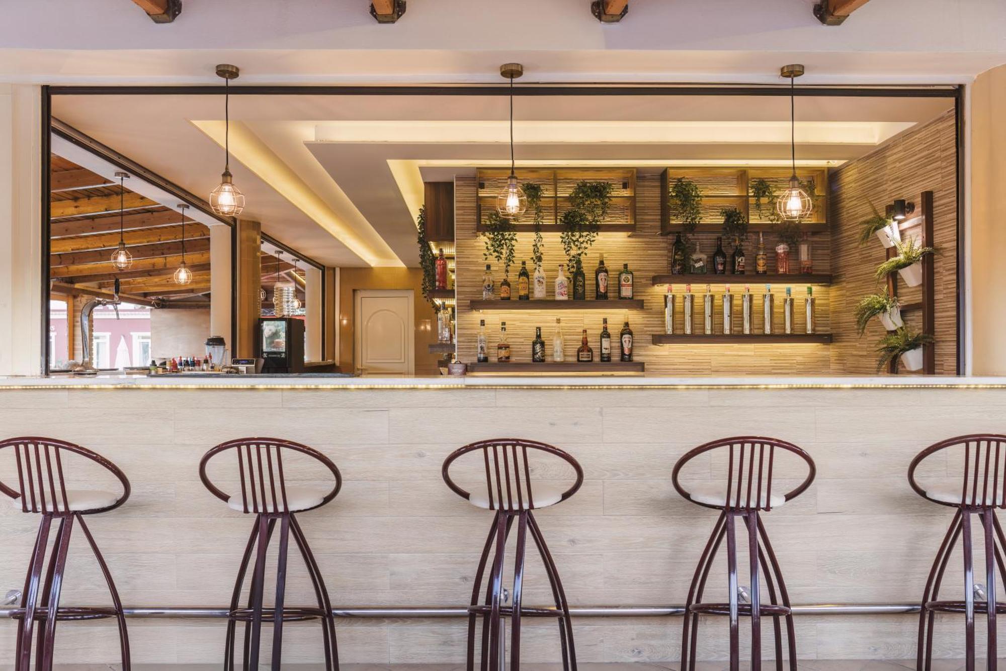 Yakinthos Hotel 라가나스 외부 사진